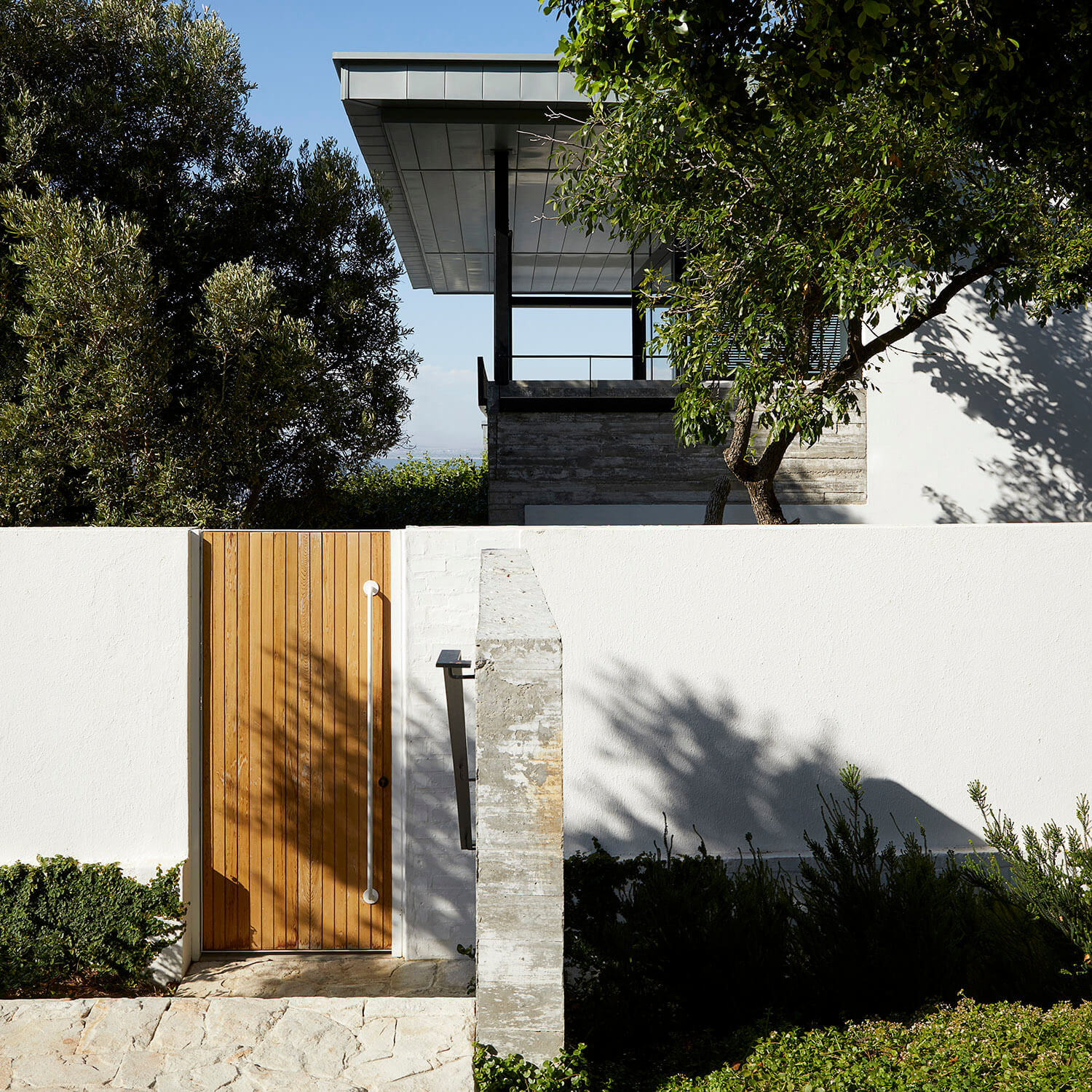 House Between the City and the Mountain